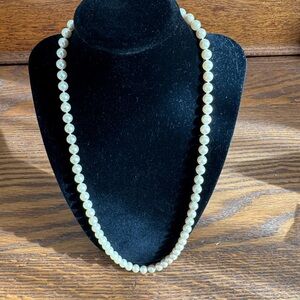 🐚 Vintage faux pearl necklace with silver tone clasp.